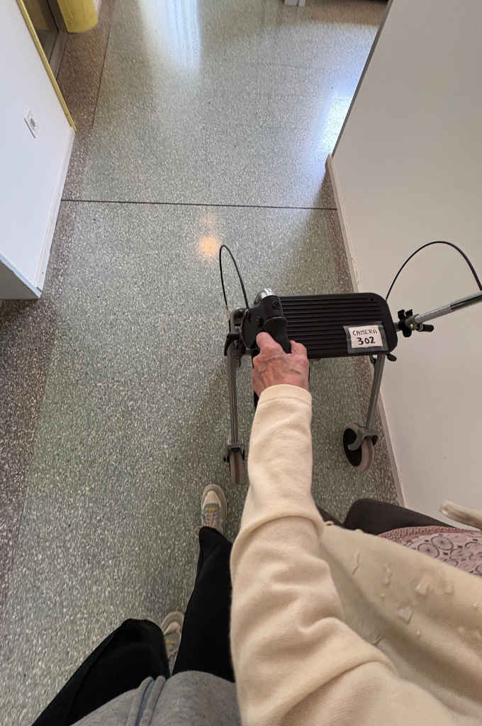 Riabilitazione geriatrica al Polispecialistico Paradiso: cammino assistito per recuperare autonomia e sicurezza nei movimenti