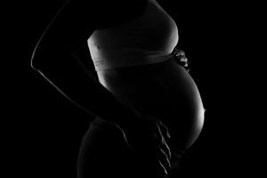 Silhouette di una donna incinta